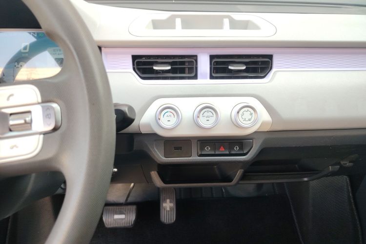 Used Chery QQ Ice Cream 2022 120km Conical Shape Lithium Iron Phosphate Audio And AC Panel