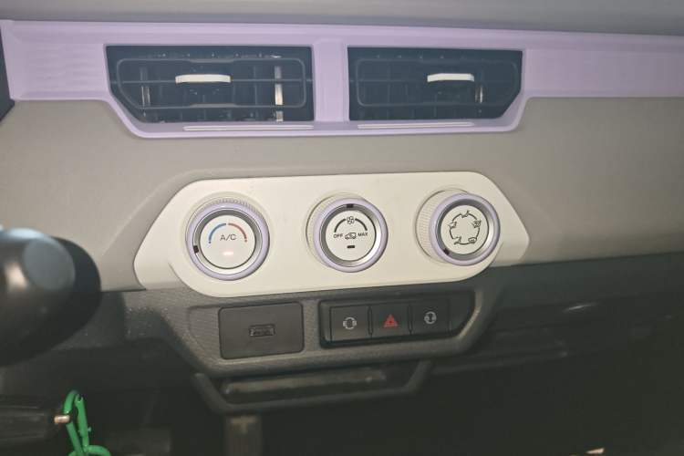 Used Chery QQ Ice Cream 2022 170km Sundae Phosphate Lithium-Ion Audio And AC Panel