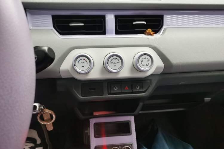 Used Chery QQ Ice Cream 2022 170km Sundae Phosphate Lithium-Ion Audio And AC Panel