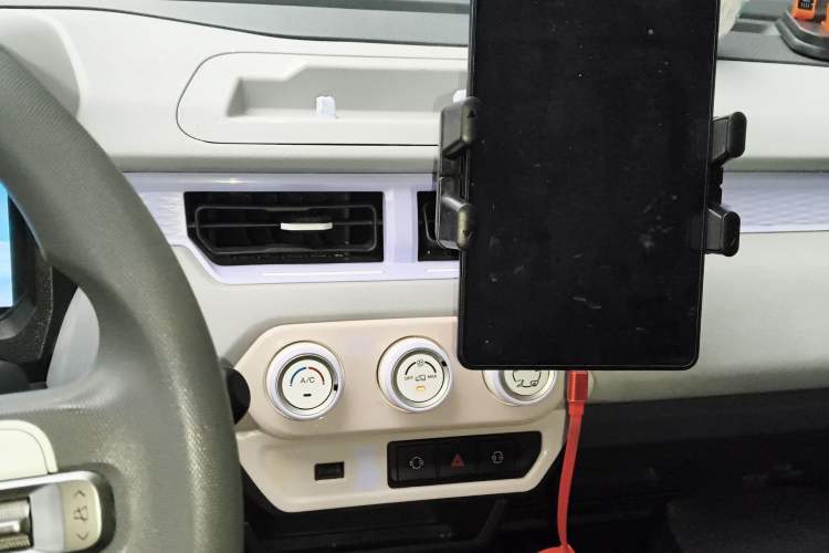 Used Chery QQ Ice Cream 2022 170km Sundae Phosphate Lithium-Ion Audio And AC Panel