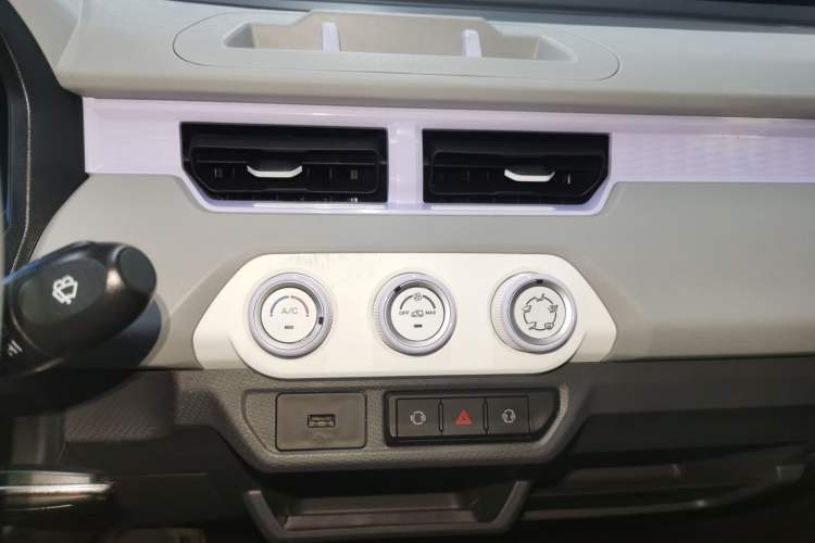 Used Chery QQ Ice Cream 2022 120km Conical Shape Lithium Iron Phosphate Audio And AC Panel