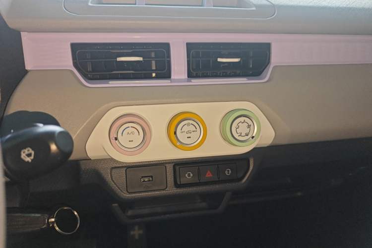 Used Chery QQ Ice Cream 2022 170km Sundae Ternary Lithium Audio And AC Panel