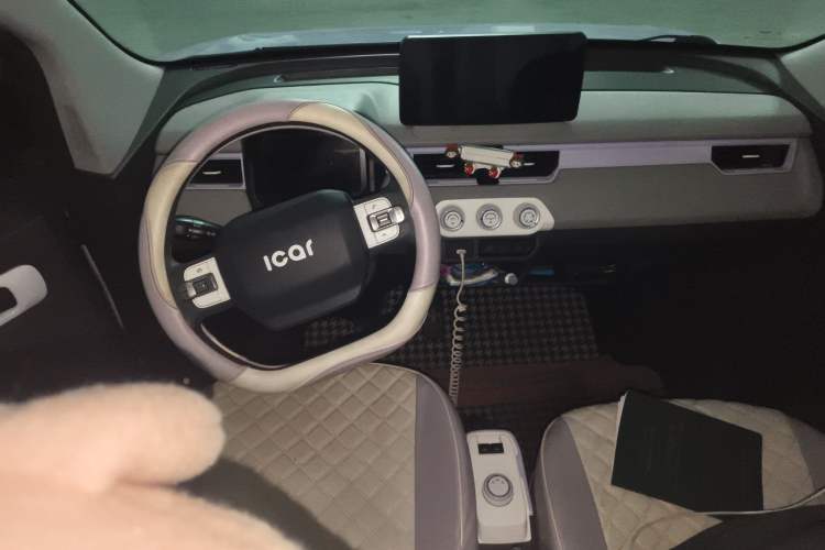 Used Chery QQ Ice Cream 2022 120km Conical Shape Lithium Iron Phosphate Center Console