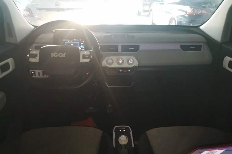 Used Chery QQ Ice Cream 2022 170km Sundae Phosphate Lithium-Ion Center Console