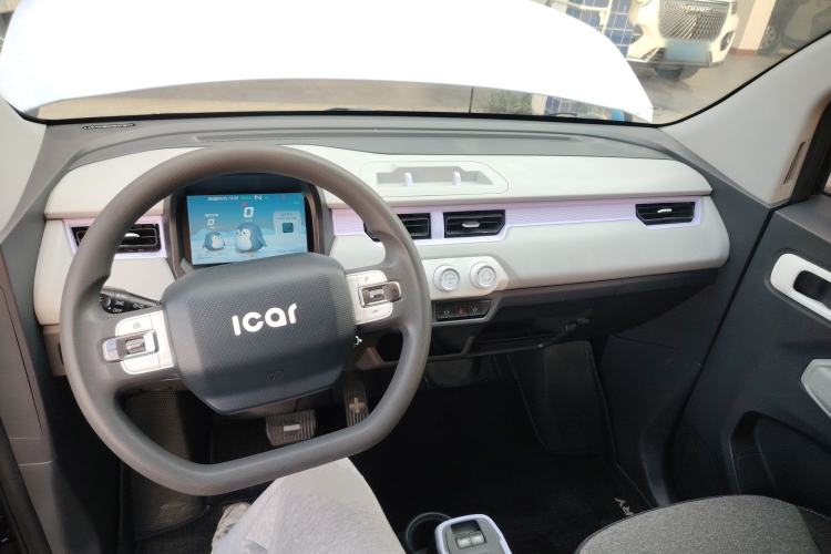 Used Chery QQ Ice Cream 2022 120km Conical Shape Lithium Iron Phosphate Center Console
