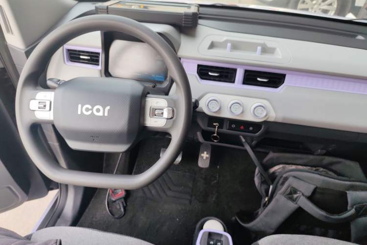 Used Chery QQ Ice Cream 2022 170km Sundae Phosphate Lithium-Ion Center Console