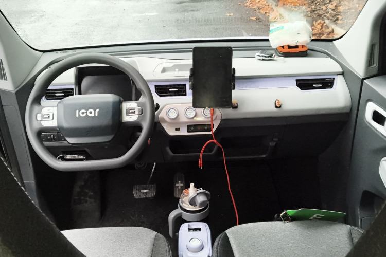 Used Chery QQ Ice Cream 2022 170km Sundae Phosphate Lithium-Ion Center Console
