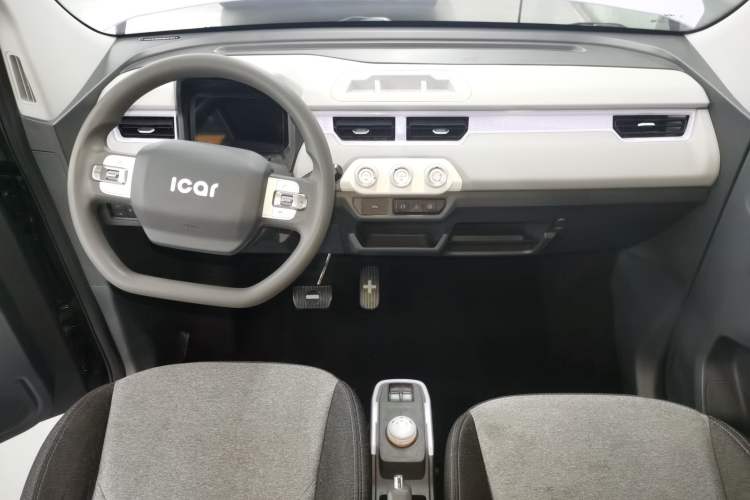 Used Chery QQ Ice Cream 2022 120km Conical Shape Lithium Iron Phosphate Center Console