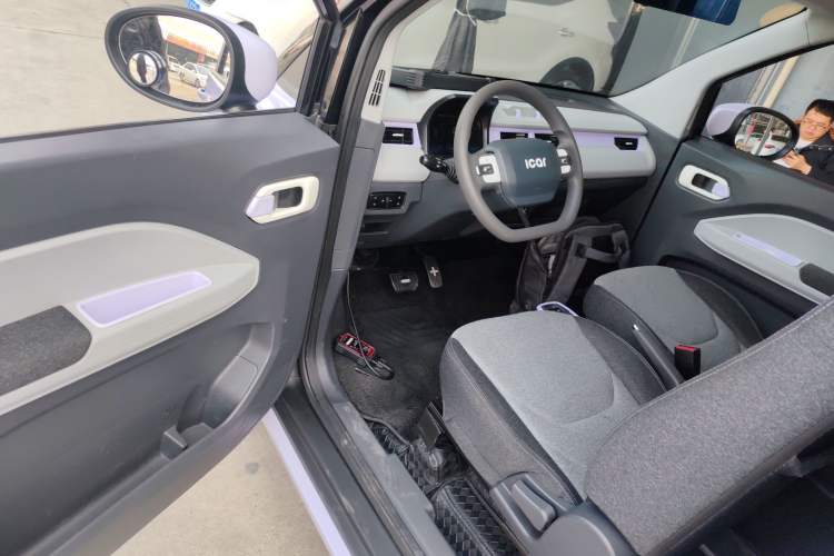 Used Chery QQ Ice Cream 2022 170km Sundae Phosphate Lithium-Ion Driver Seat