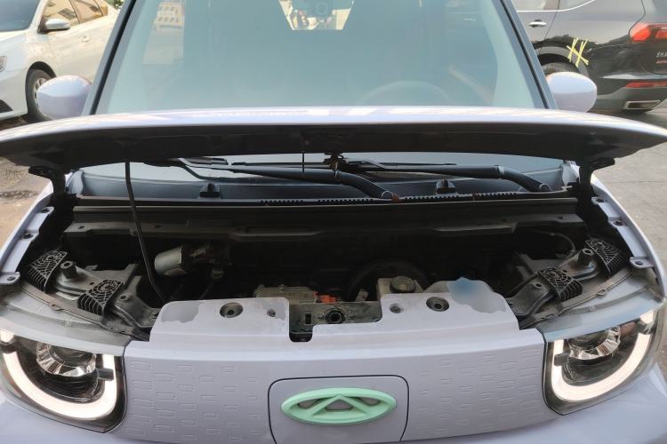 Used Chery QQ Ice Cream 2022 120km Conical Shape Lithium Iron Phosphate Engine Bay