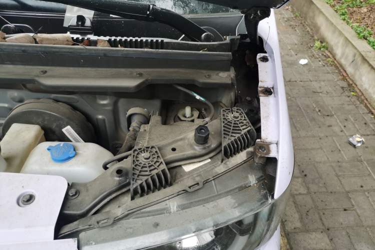 Used Chery QQ Ice Cream 2022 170km Sundae Phosphate Lithium-Ion Engine Bay Left