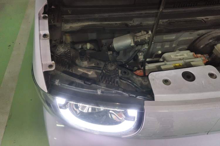 Used Chery QQ Ice Cream 2022 120km Conical Shape Lithium Iron Phosphate Engine Bay Right