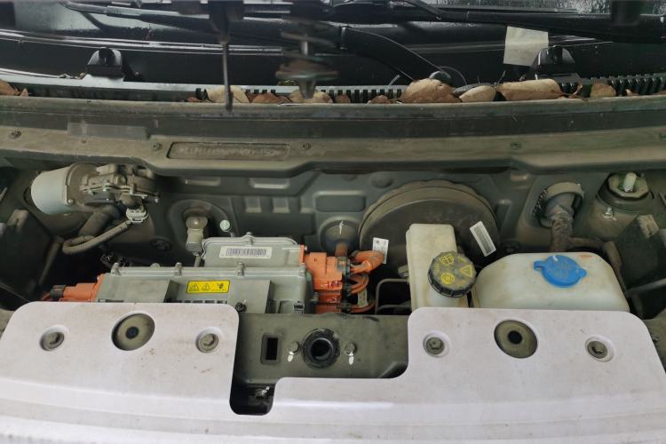 Used Chery QQ Ice Cream 2022 170km Sundae Phosphate Lithium-Ion Engine Bay
