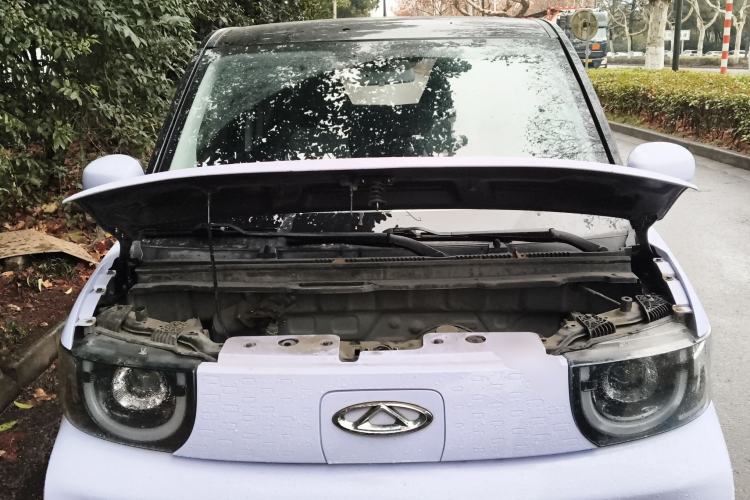 Used Chery QQ Ice Cream 2022 170km Sundae Phosphate Lithium-Ion Engine Bay