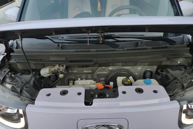 Used Chery QQ Ice Cream 2022 170km Sundae Phosphate Lithium-Ion Engine Bay
