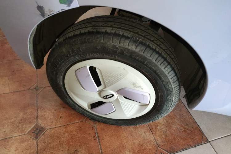 Used Chery QQ Ice Cream 2022 170km Sundae Phosphate Lithium-Ion Exterior 5