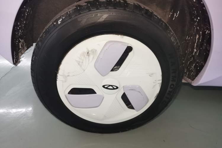 Used Chery QQ Ice Cream 2022 120km Conical Shape Lithium Iron Phosphate Exterior 5