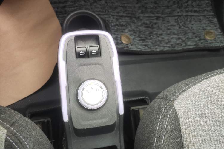 Used Chery QQ Ice Cream 2022 170km Sundae Ternary Lithium Gear Lever
