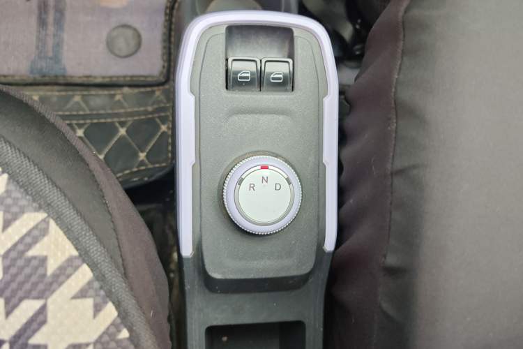 Used Chery QQ Ice Cream 2022 120km Conical Shape Lithium Iron Phosphate Gear Lever