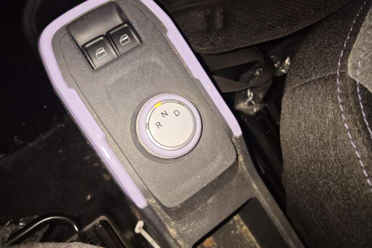 Used Chery QQ Ice Cream 2022 170km Sundae Phosphate Lithium-Ion Gear Lever