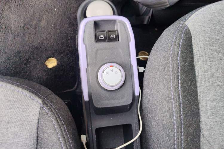 Used Chery QQ Ice Cream 2022 170km Sundae Phosphate Lithium-Ion Gear Lever