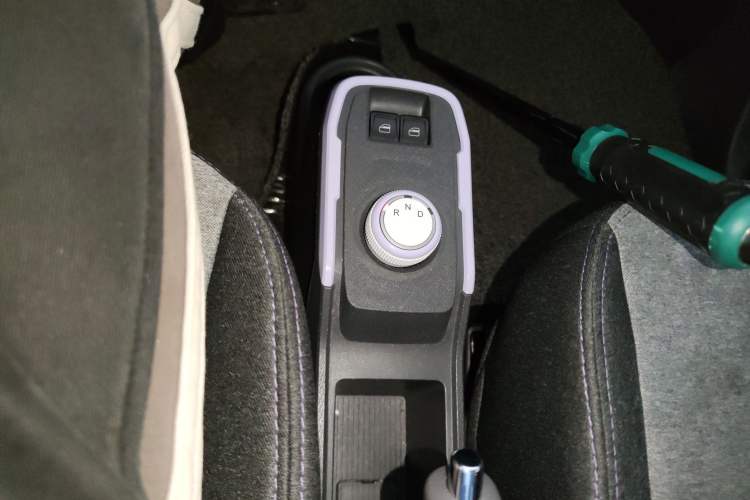 Used Chery QQ Ice Cream 2022 170km Sundae Phosphate Lithium-Ion Gear Lever