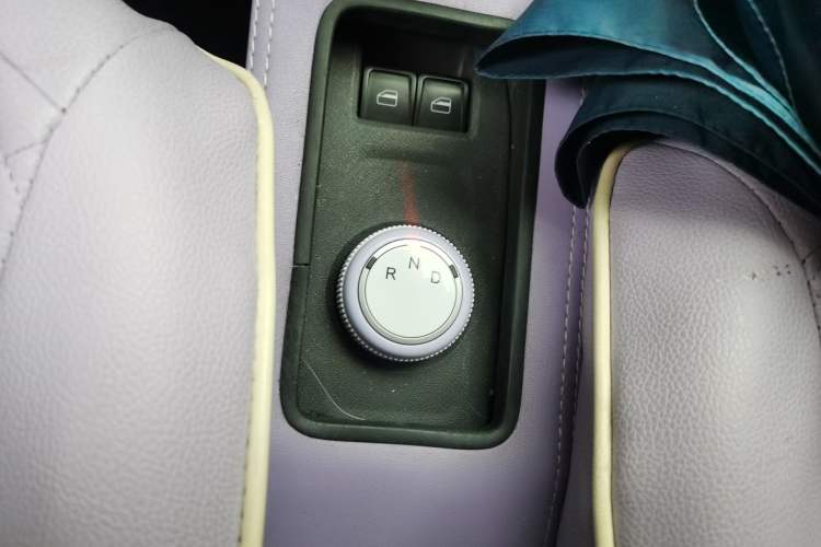 Used Chery QQ Ice Cream 2022 170km Sundae Phosphate Lithium-Ion Gear Lever