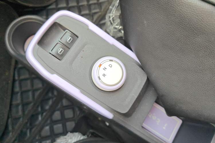 Used Chery QQ Ice Cream 2022 170km Sundae Phosphate Lithium-Ion Gear Lever