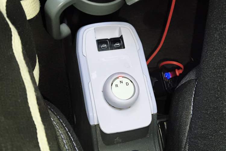 Used Chery QQ Ice Cream 2022 170km Sundae Phosphate Lithium-Ion Gear Lever