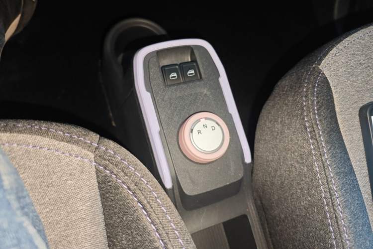Used Chery QQ Ice Cream 2022 170km Sundae Ternary Lithium Gear Lever
