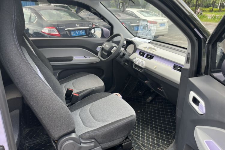 Used Chery QQ Ice Cream 2022 120km Conical Shape Lithium Iron Phosphate Interior 3