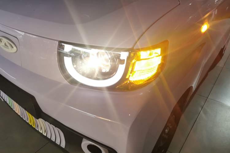 Used Chery QQ Ice Cream 2022 170km Sundae Phosphate Lithium-Ion Left Front Headlight