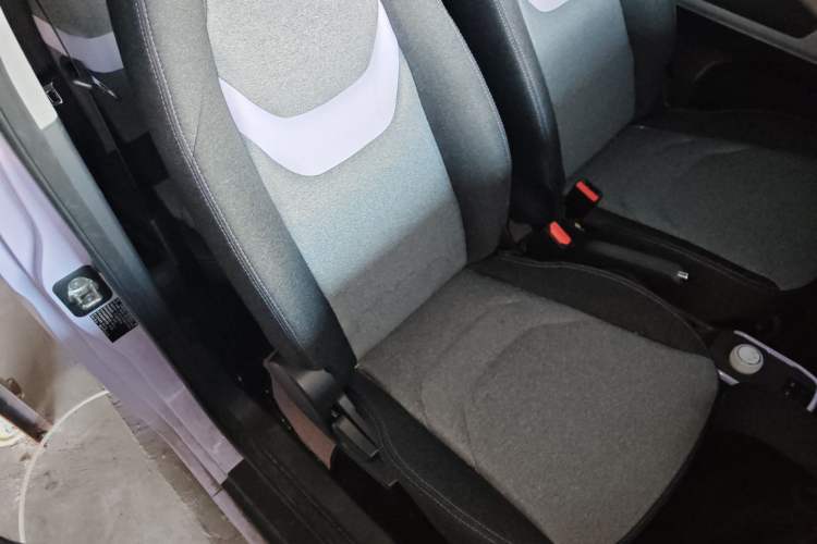 Used Chery QQ Ice Cream 2022 170km Sundae Phosphate Lithium-Ion Right Front Seat