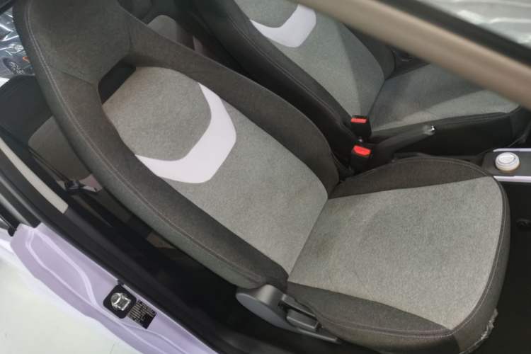 Used Chery QQ Ice Cream 2022 120km Conical Shape Lithium Iron Phosphate Right Front Seat