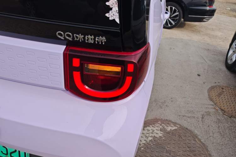 Used Chery QQ Ice Cream 2022 120km Conical Shape Lithium Iron Phosphate Right Rear Taillight