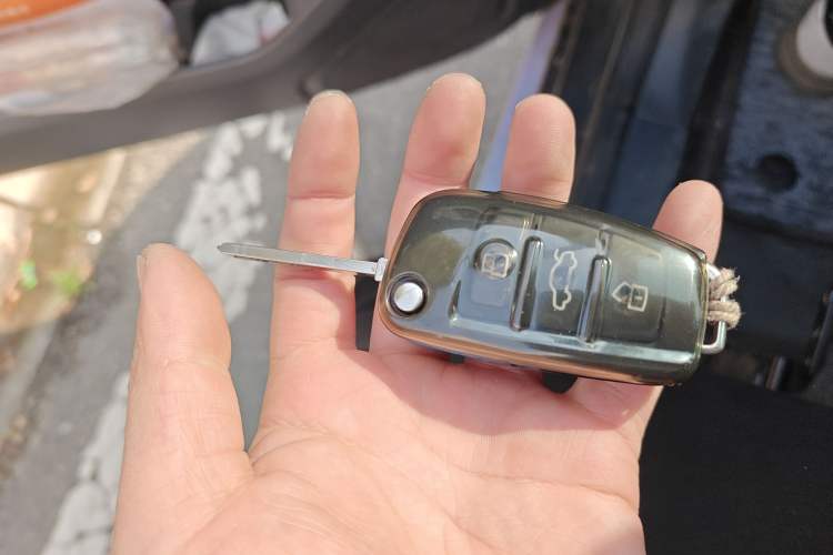 Used Chery QQ Ice Cream 2022 170km Sundae Phosphate Lithium-Ion Vehicle Key