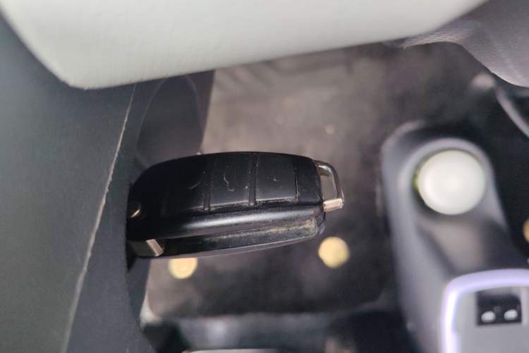 Used Chery QQ Ice Cream 2022 170km Sundae Phosphate Lithium-Ion Vehicle Key