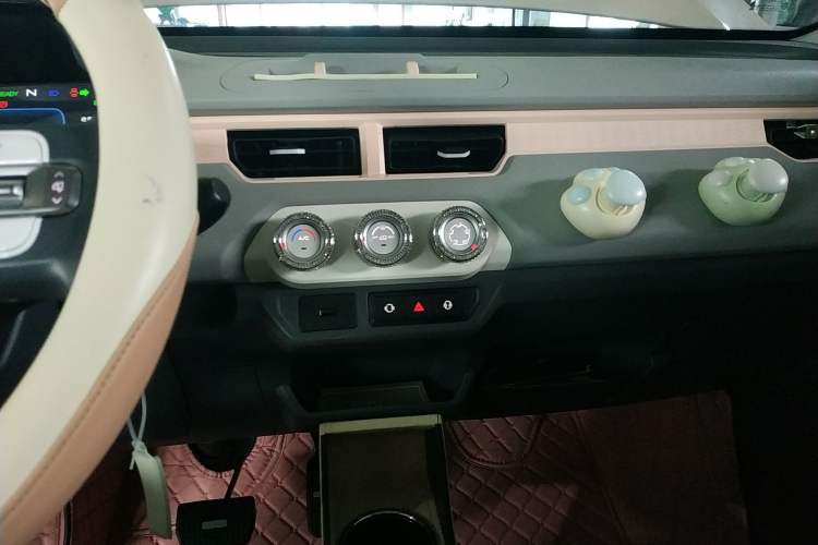 Used Chery QQ Ice Cream 2022 170km Sundae Phosphate Lithium-Ion Audio And AC Panel