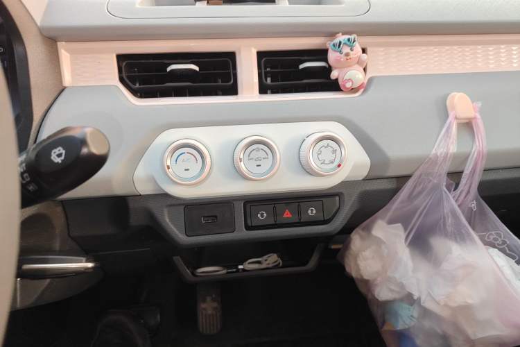 Used Chery QQ Ice Cream 2022 170km Sundae Phosphate Lithium-Ion Audio And AC Panel