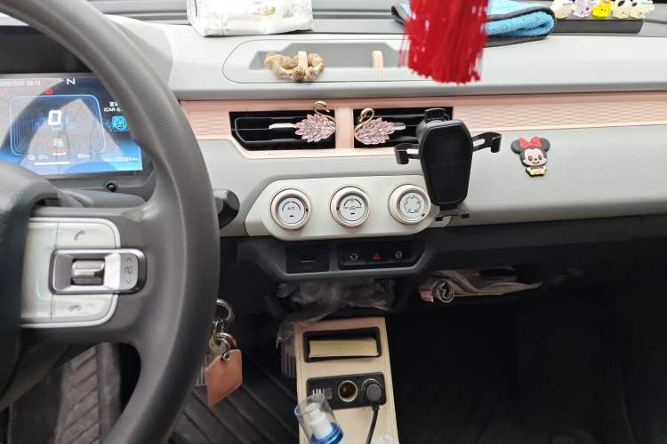 Used Chery QQ Ice Cream 2022 120km Conical Shape Lithium Iron Phosphate Audio And AC Panel