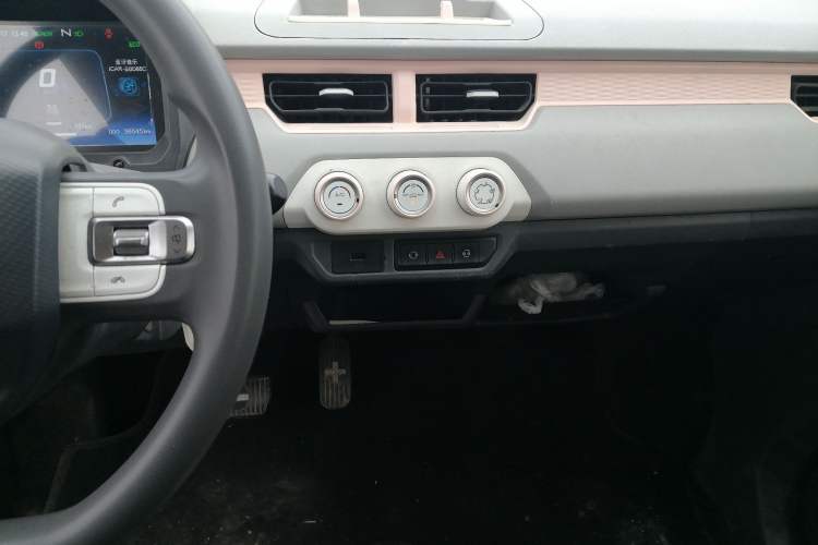 Used Chery QQ Ice Cream 2022 170km Sundae Phosphate Lithium-Ion Audio And AC Panel