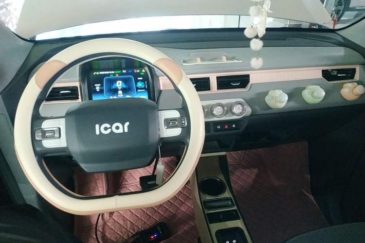 Used Chery QQ Ice Cream 2022 170km Sundae Phosphate Lithium-Ion Center Console