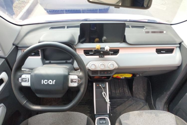 Used Chery QQ Ice Cream 2022 170km Sundae Phosphate Lithium-Ion Center Console