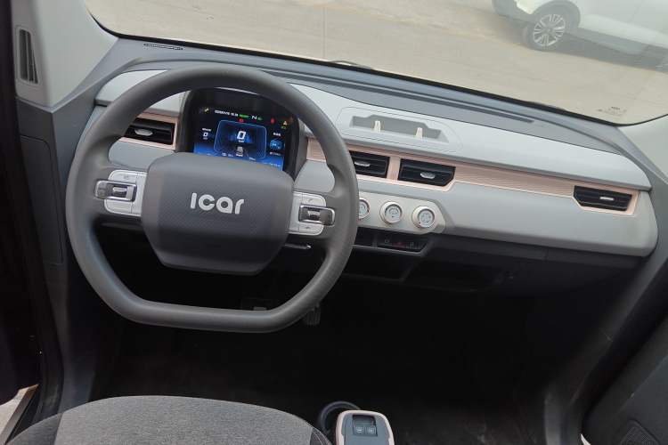 Used Chery QQ Ice Cream 2022 170km Sundae Phosphate Lithium-Ion Center Console