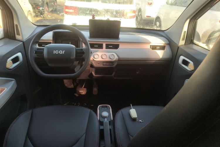 Used Chery QQ Ice Cream 2022 120km Milkshake Phosphate Lithium-Iron Center Console