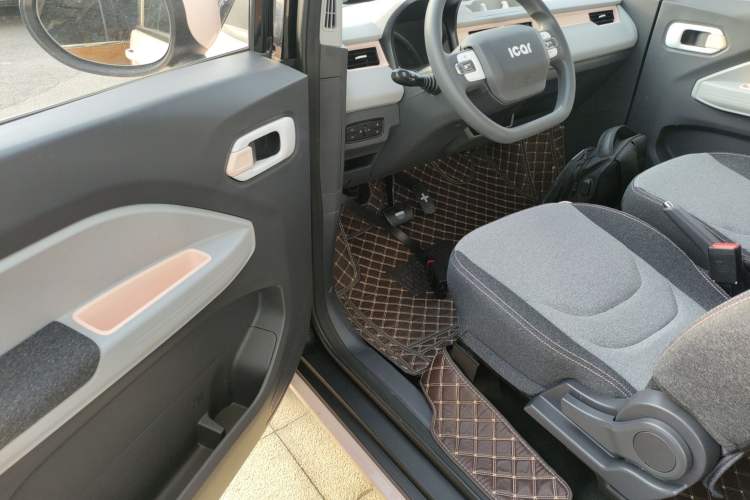Used Chery QQ Ice Cream 2022 170km Sundae Phosphate Lithium-Ion Driver Seat