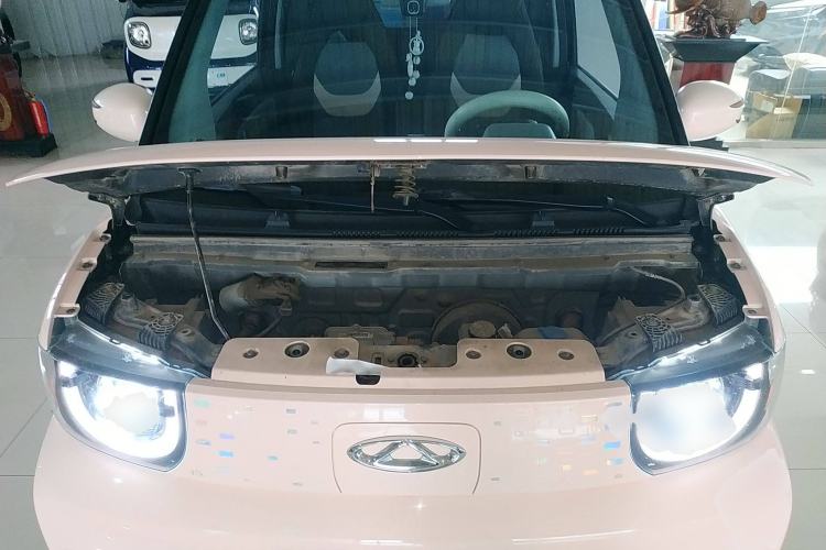 Used Chery QQ Ice Cream 2022 170km Sundae Phosphate Lithium-Ion Engine Bay