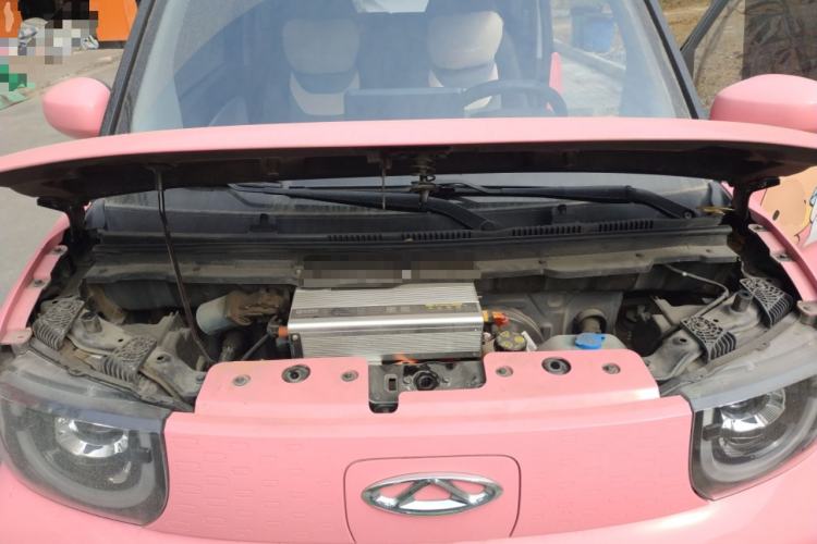 Used Chery QQ Ice Cream 2022 170km Sundae Phosphate Lithium-Ion Engine Bay