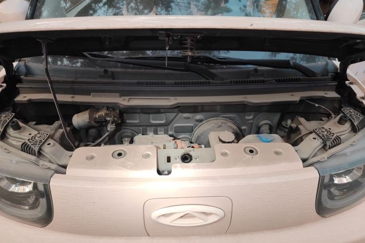 Used Chery QQ Ice Cream 2022 170km Sundae Phosphate Lithium-Ion Engine Bay