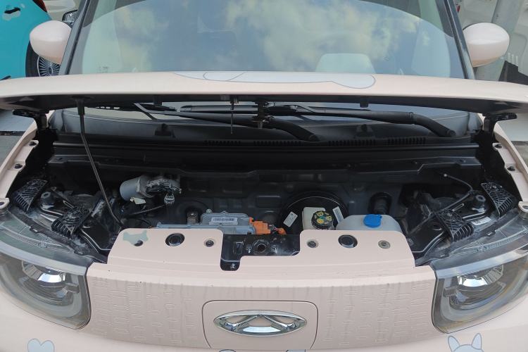 Used Chery QQ Ice Cream 2022 170km Sundae Phosphate Lithium-Ion Engine Bay
